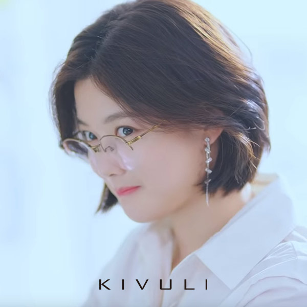 KIVULI BAHARI 김유정