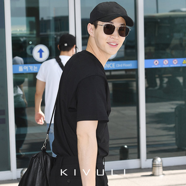 KIVULI RUDDY 헨리