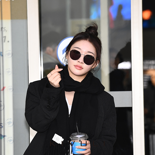 KIVULI BLAZE 청하